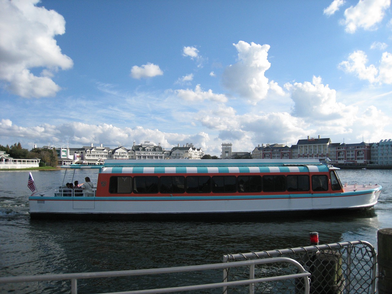 Vacation 2007-12 - Beaches Disney Hotels 0586.jpg - On the 2007-08 Florida vacation we visited beaches from Fort Myers to Sanibel Island sampling local food along the way. Green water and white sugar beaches! Arriving at Disney World we visited several of the theme resorts.